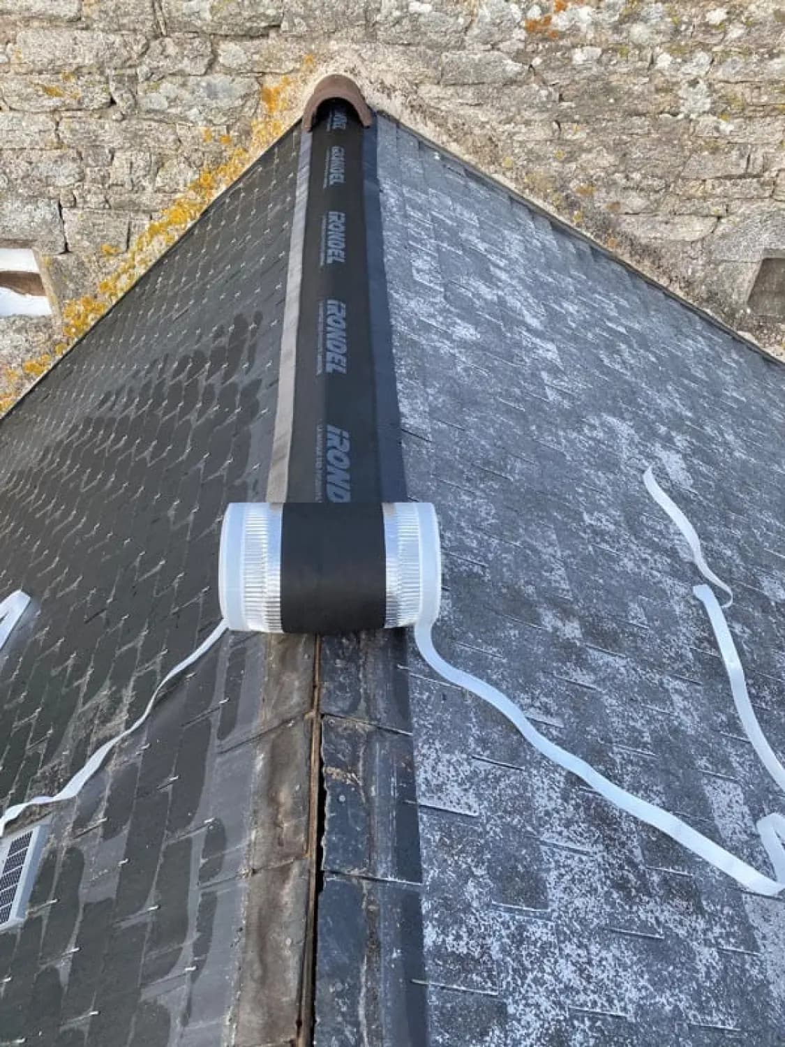 Pose de membrane d'étanchéité sur toit plat