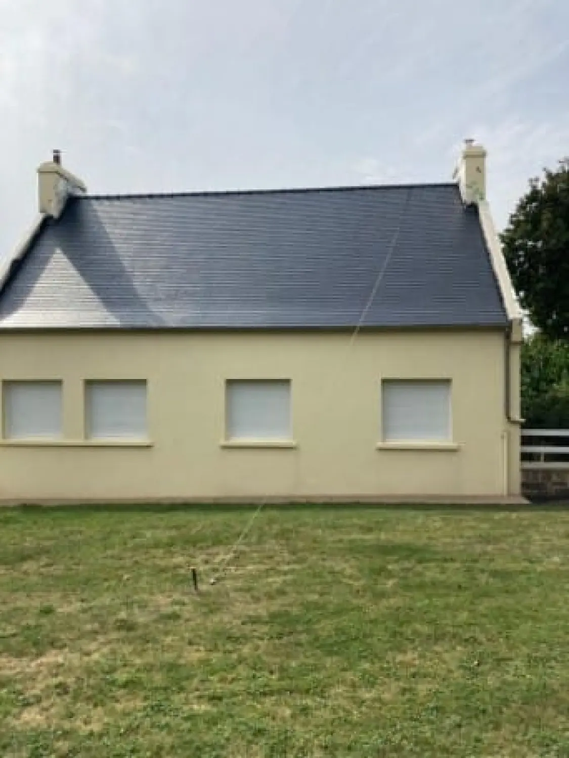 Après : Nettoyage et traitement d'une toiture en ardoise, Morbihan